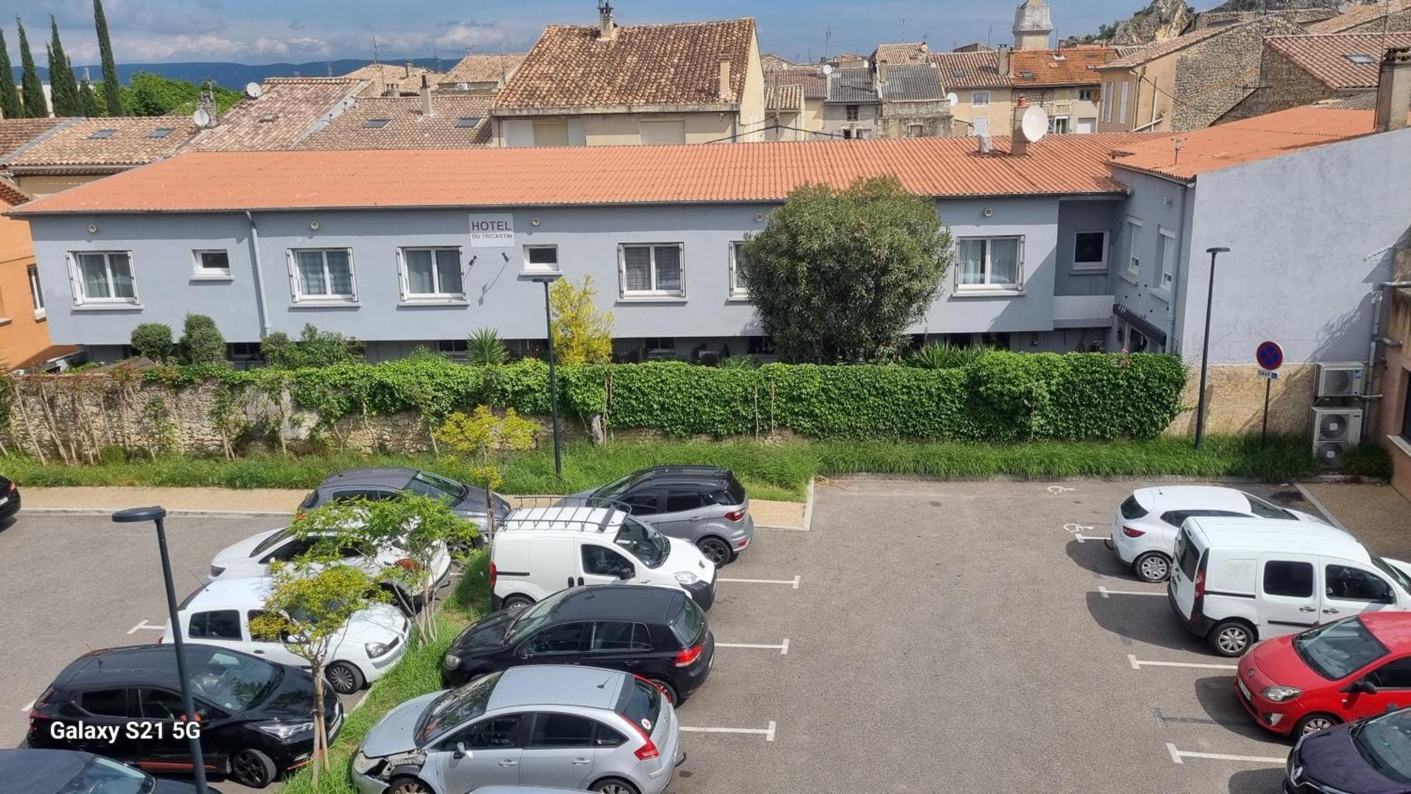 Hôtel du Tricastin Pierrelatte Esterno foto